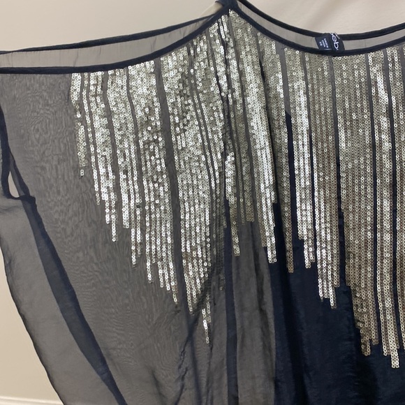 Bebe women’s size XS sequined cold shoulder blouse top - Picture 6 of 6